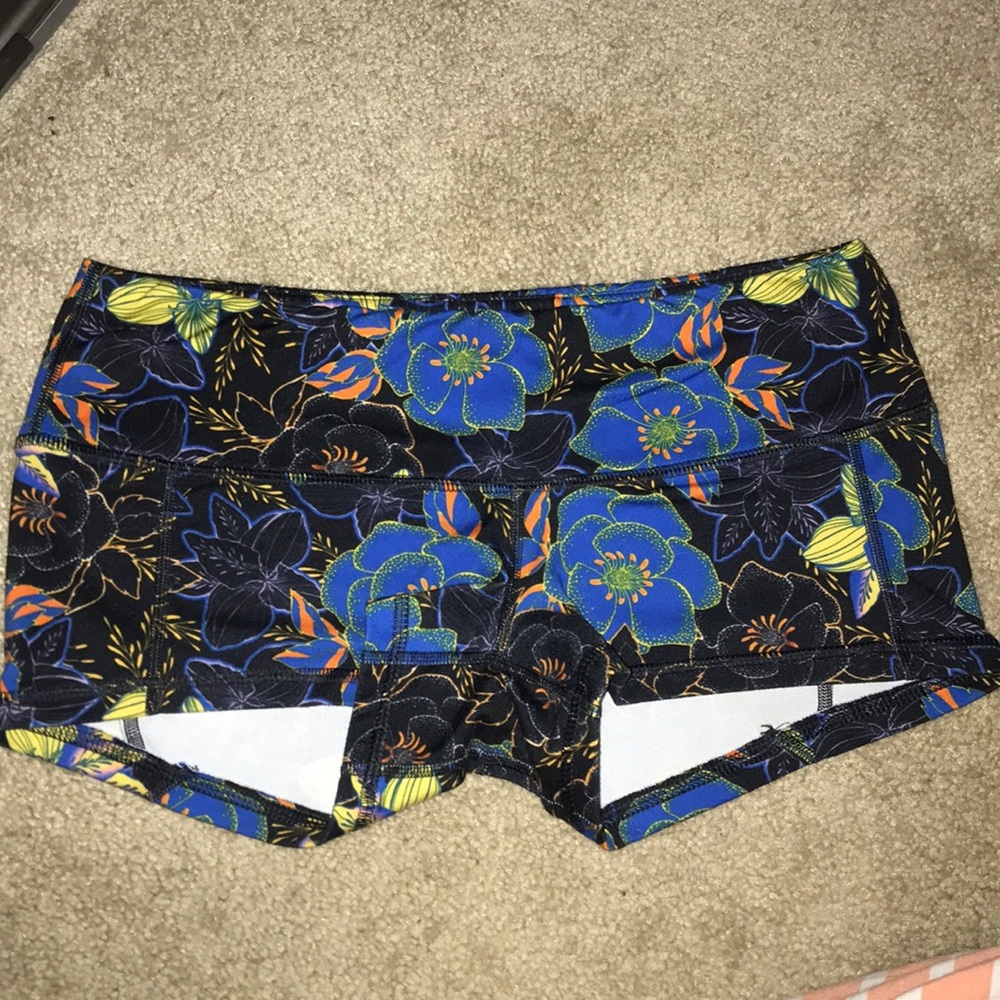 Fleo LRC Black Petal